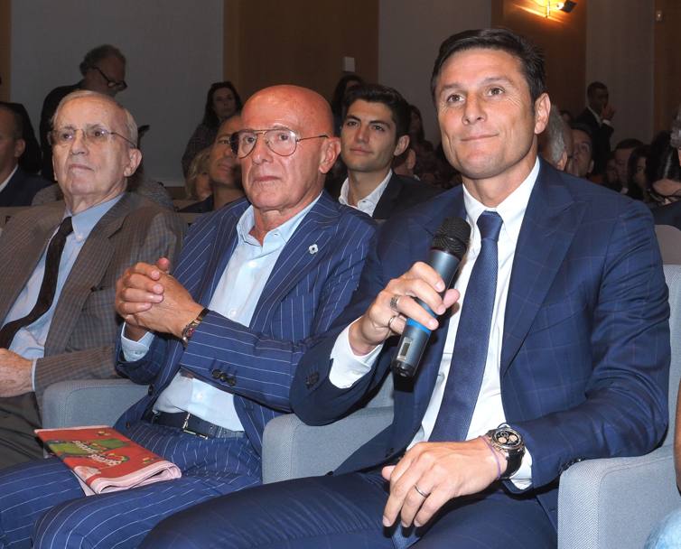 Tre simboli della storia della Milano sportiva: Dan Peterson (a sinistra), Arrigo Sacchi (al centro) e Javier Zanetti (a destra). BOZZANI